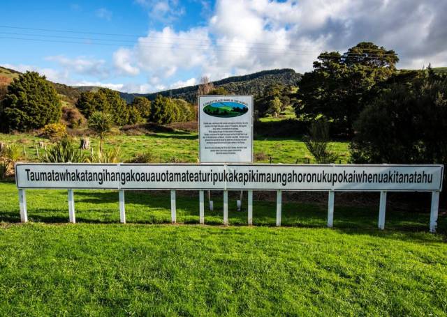 Taumatawhakatangihangakoauauotamateaturipukakapikimaungahoronukupokaiwhenuakitanatahu, Porangahau, New Zealand